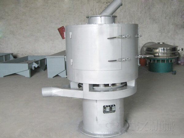 氣流篩與其它普通振動篩不同的是其采用的是立式篩網，篩分主要動力來自風機的吹動帶動物料撲向篩網，從而完成篩分目的。